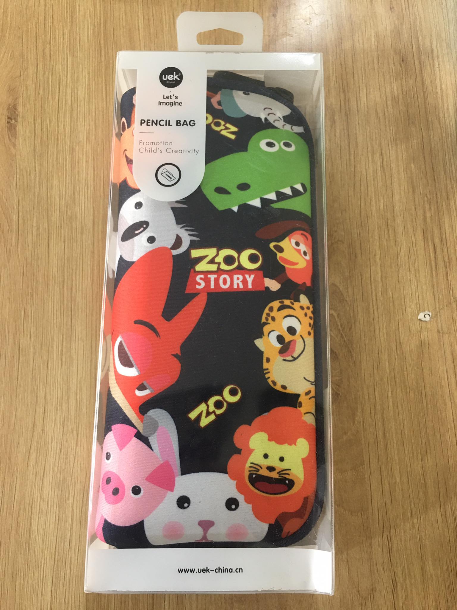 Hộp bút xốp UEK