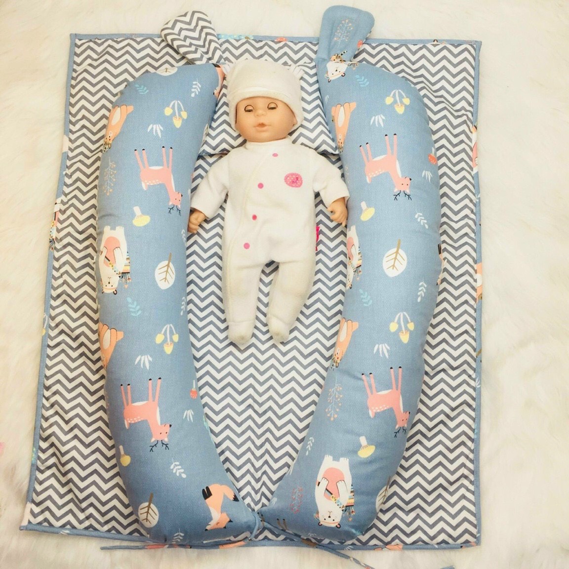 Đệm ngủ chữ C kèm gối lõm tai gấu