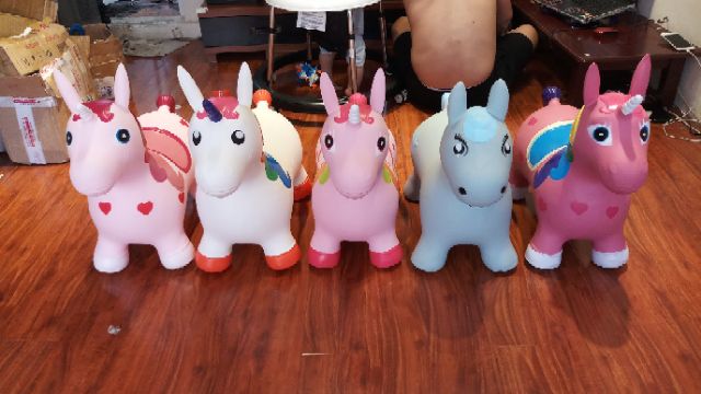 Thú nhún bơm hơi