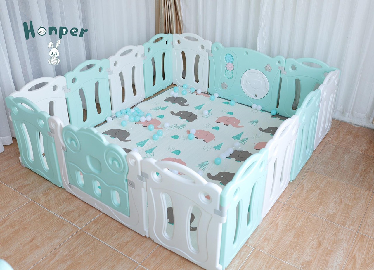 Quây trơn Honper có đồ chơi kèm thảm bóng 1m6x1m8