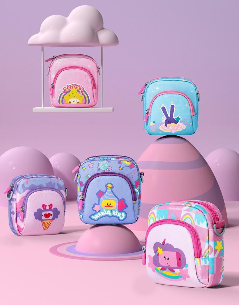 Túi đeo chéo UEK kích thước 16.5x15x8cm