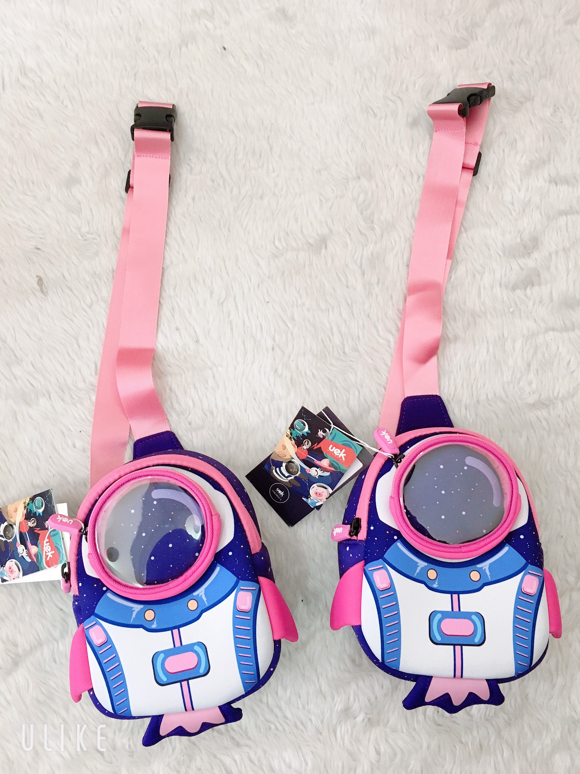 Túi đeo chéo UEK tên lửa tím 35x25.5x13cm mã UEKZXB009