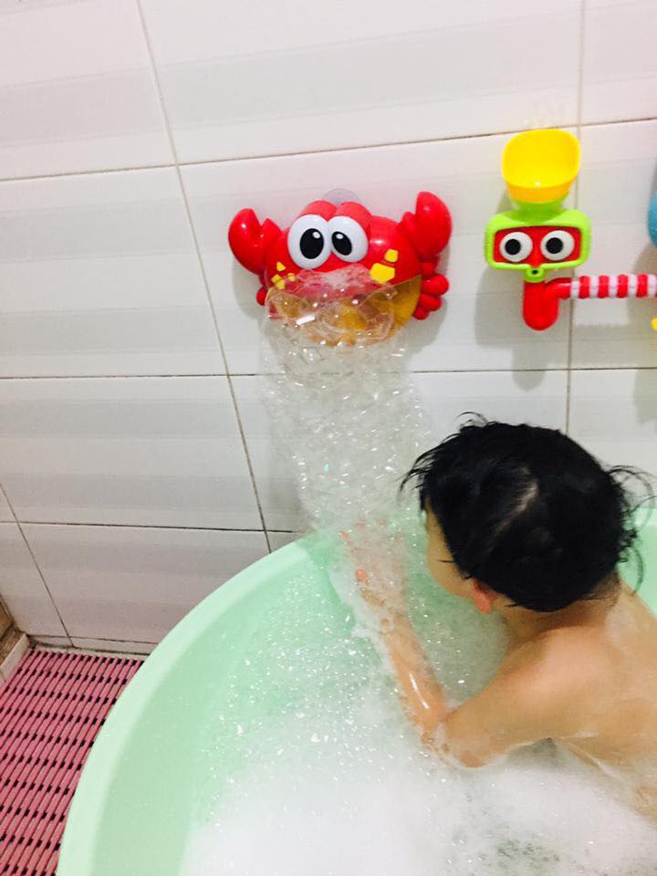 Cua tạo bọt phun nước đồ chơi nhà tắm Umoo