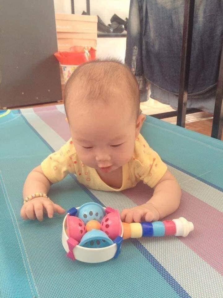 Đồ chơi xúc xắc tay cầm kèm còi Papa Toy Thái Lan K2001