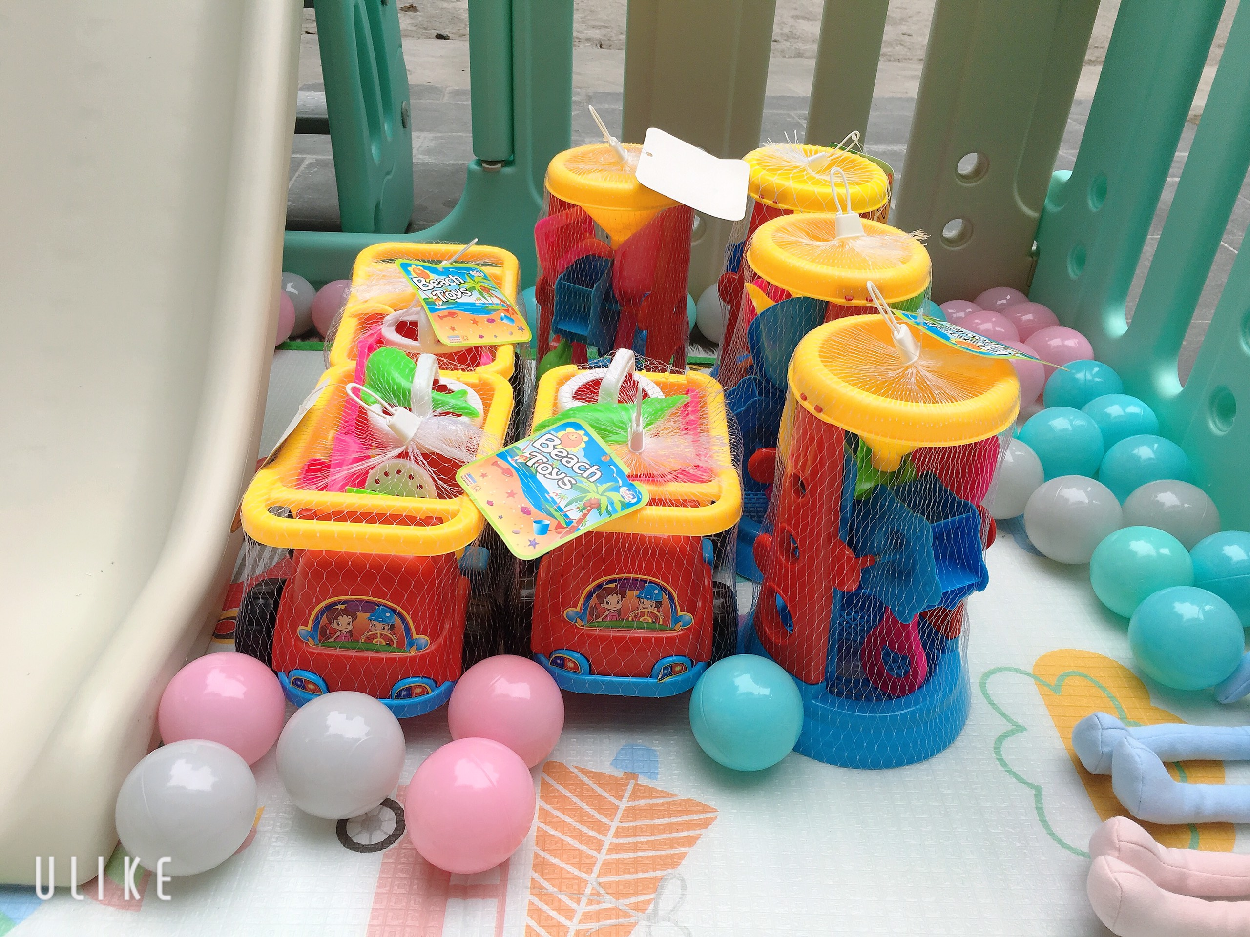 Xe ô tô xúc cát đồ chơi