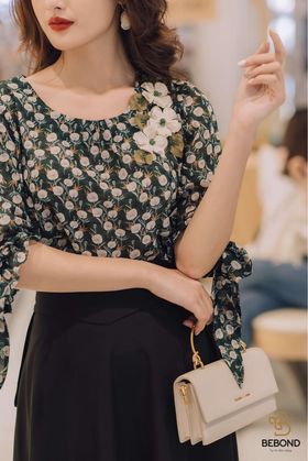 Áo voan hoa xanh nơ tay hoa đính ngực - Jessica Top