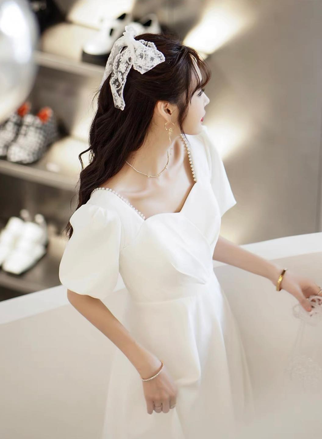 VD009 - Đầm trắng cổ trai