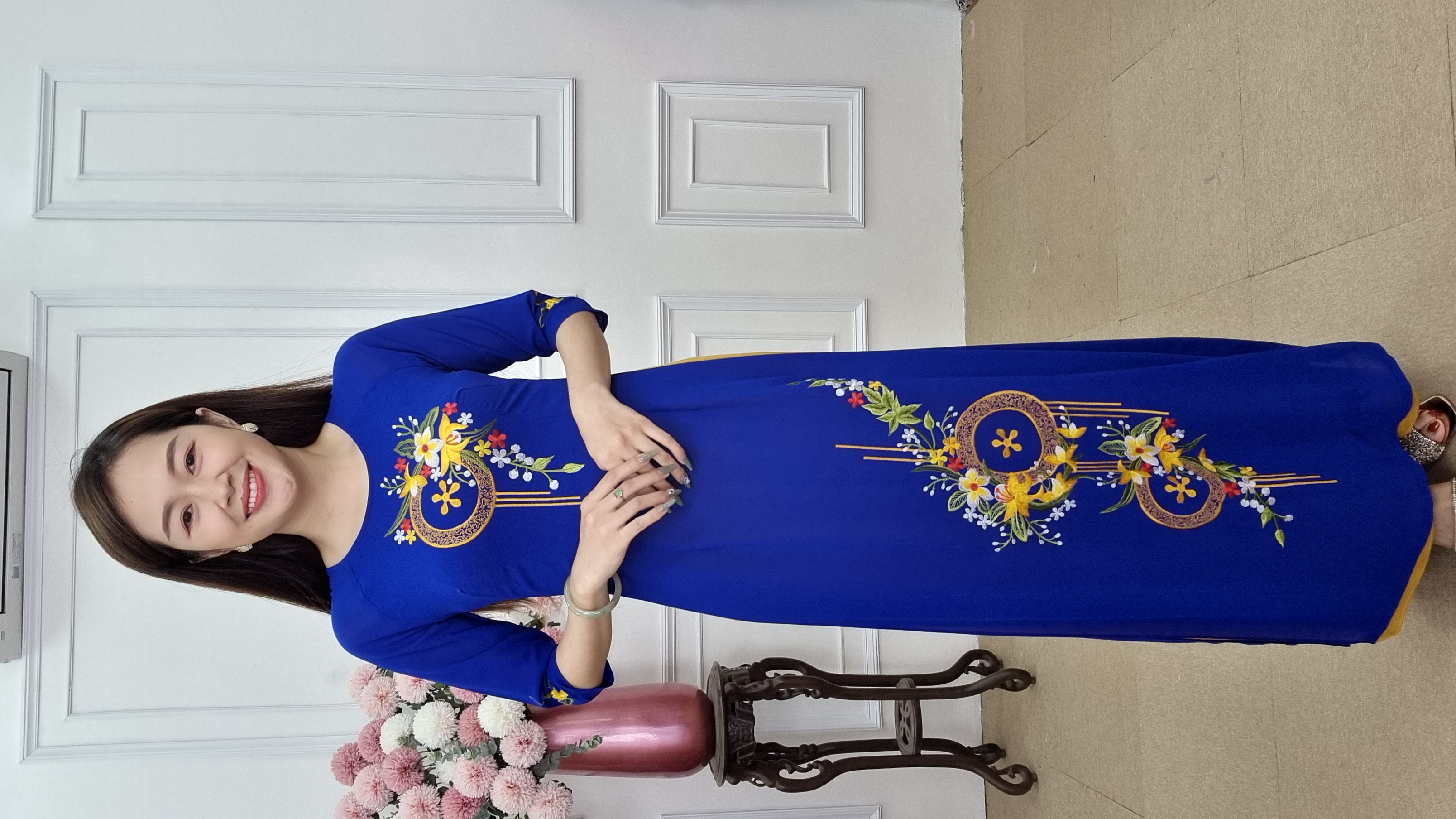 Tặng 015 áo dài xanh co ban thêu lồng đèn