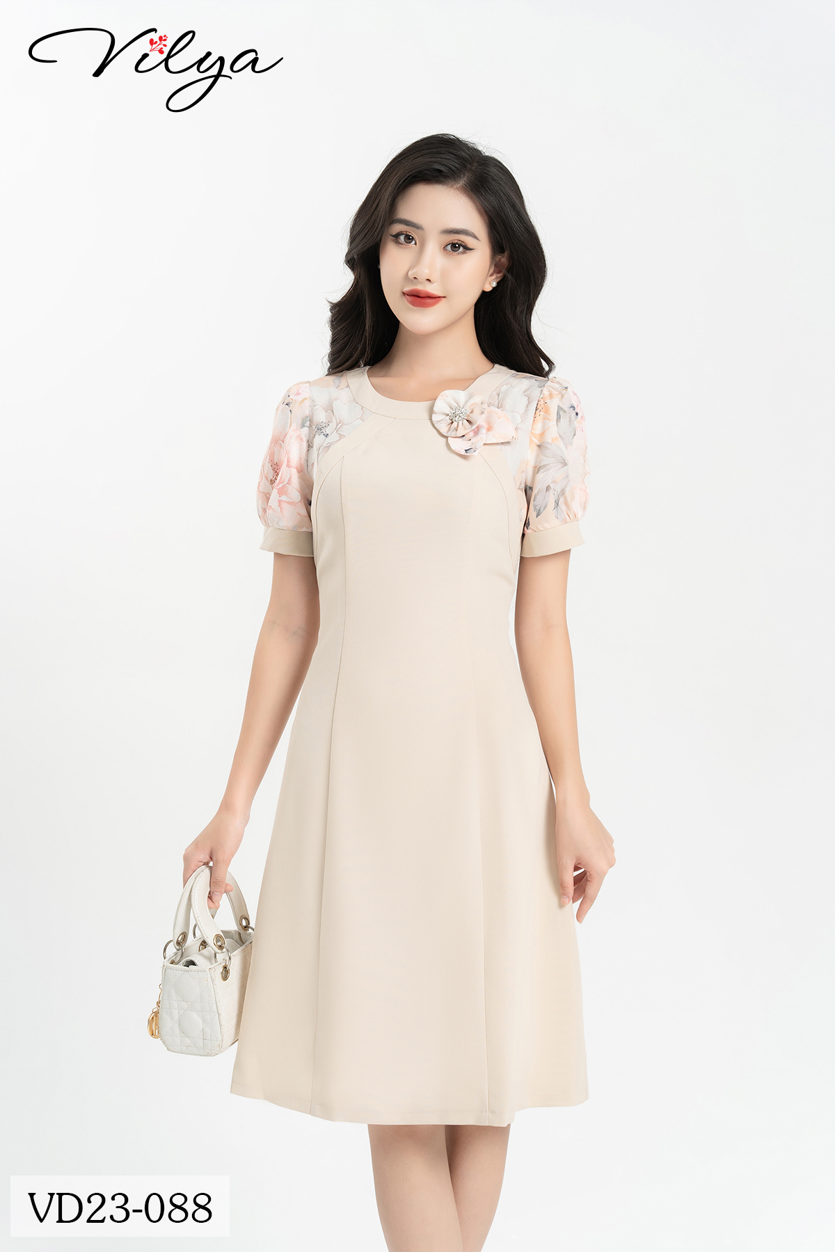 Đầm xòe kem phối hoa tay ngắn VD23-088