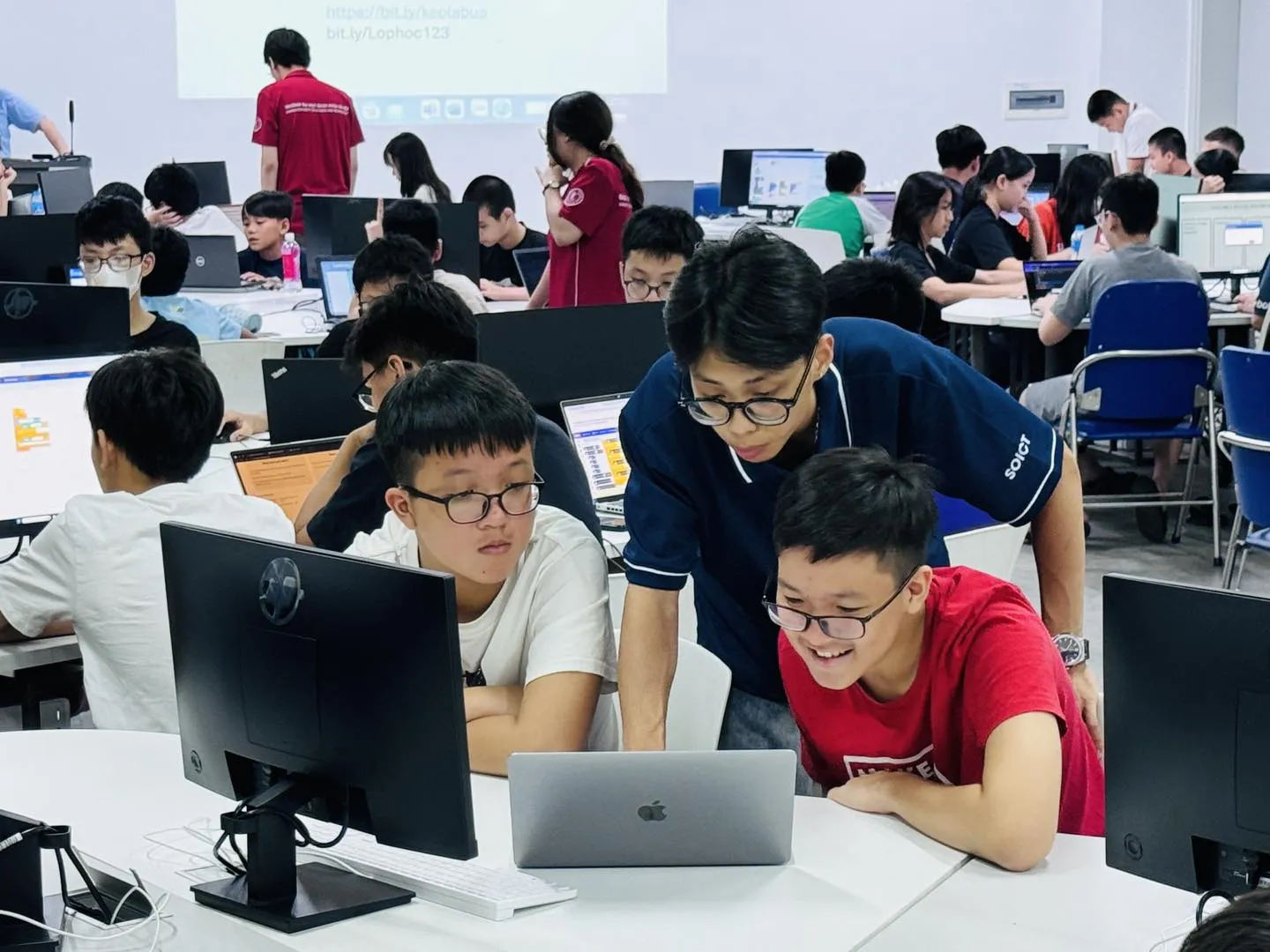 Không gian phòng Lab hiện đại tại Đại học Bách khoa Hà Nội