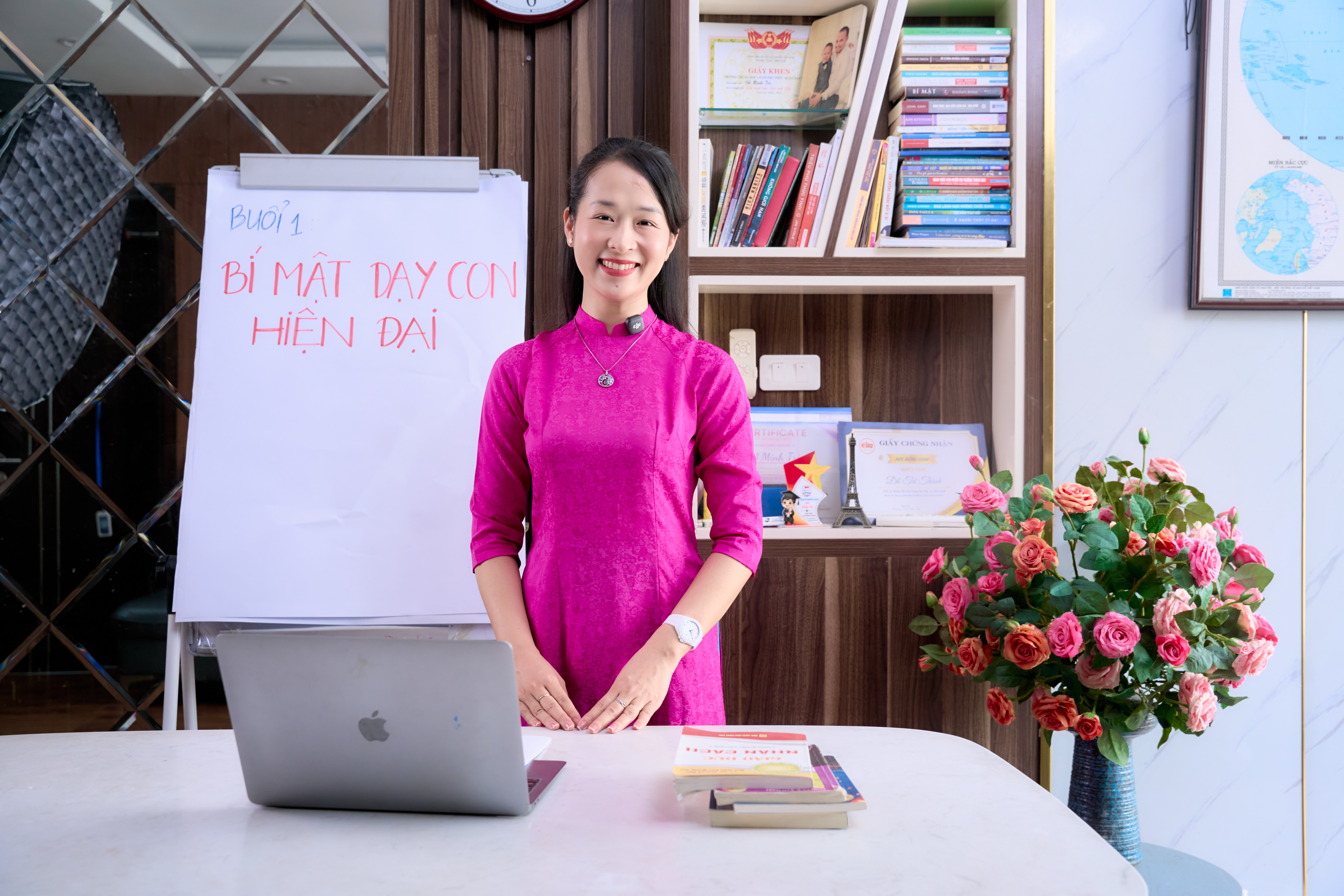 ThS Phạm Thị Hoa giảng dạy kỹ năng sống