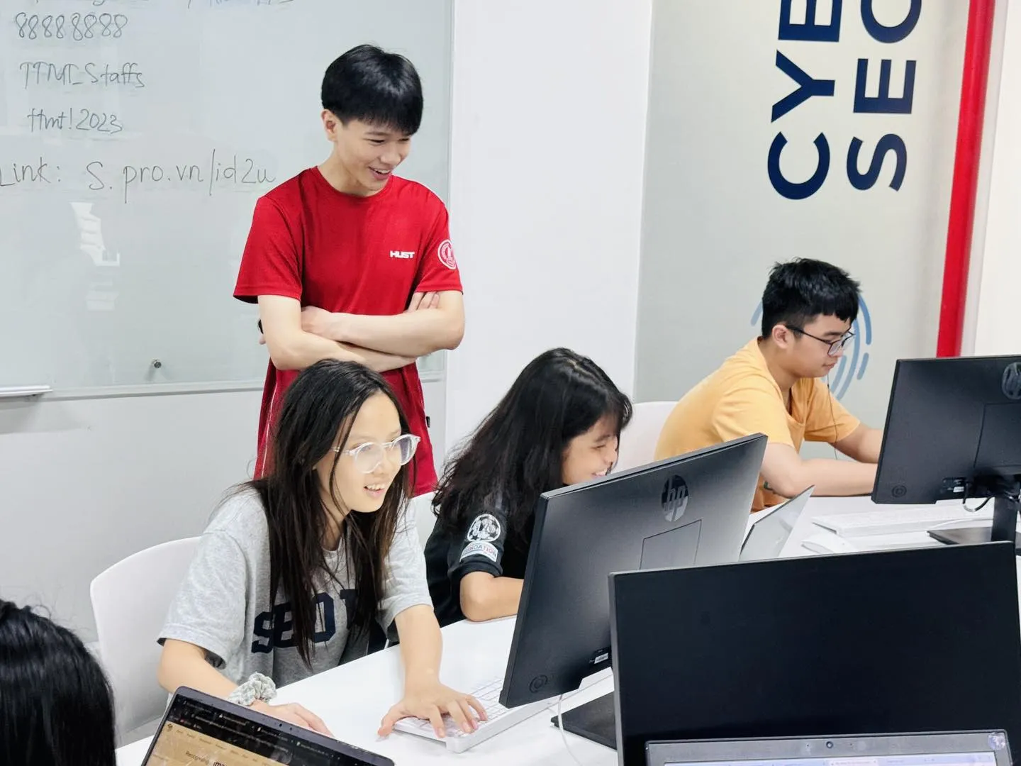 Không gian phòng Lab hiện đại HUST