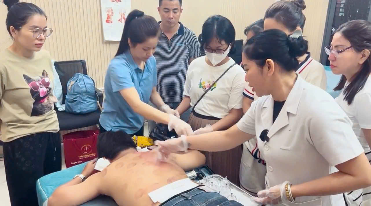 Học viên thực hành