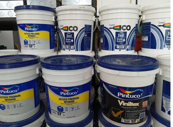 Baldes de pintura y estuco Pintuco e ICO