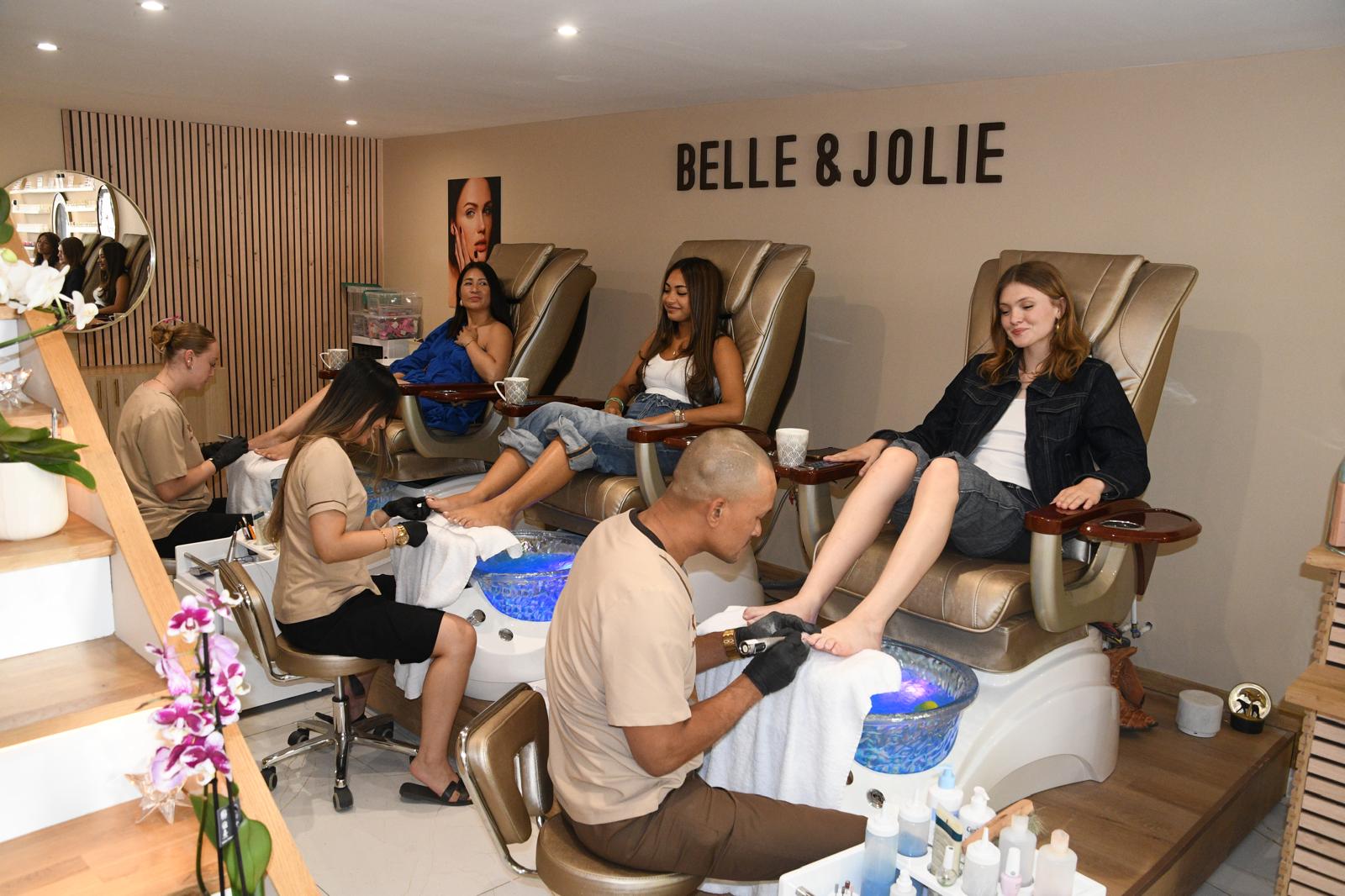 Belle & Jolie 24