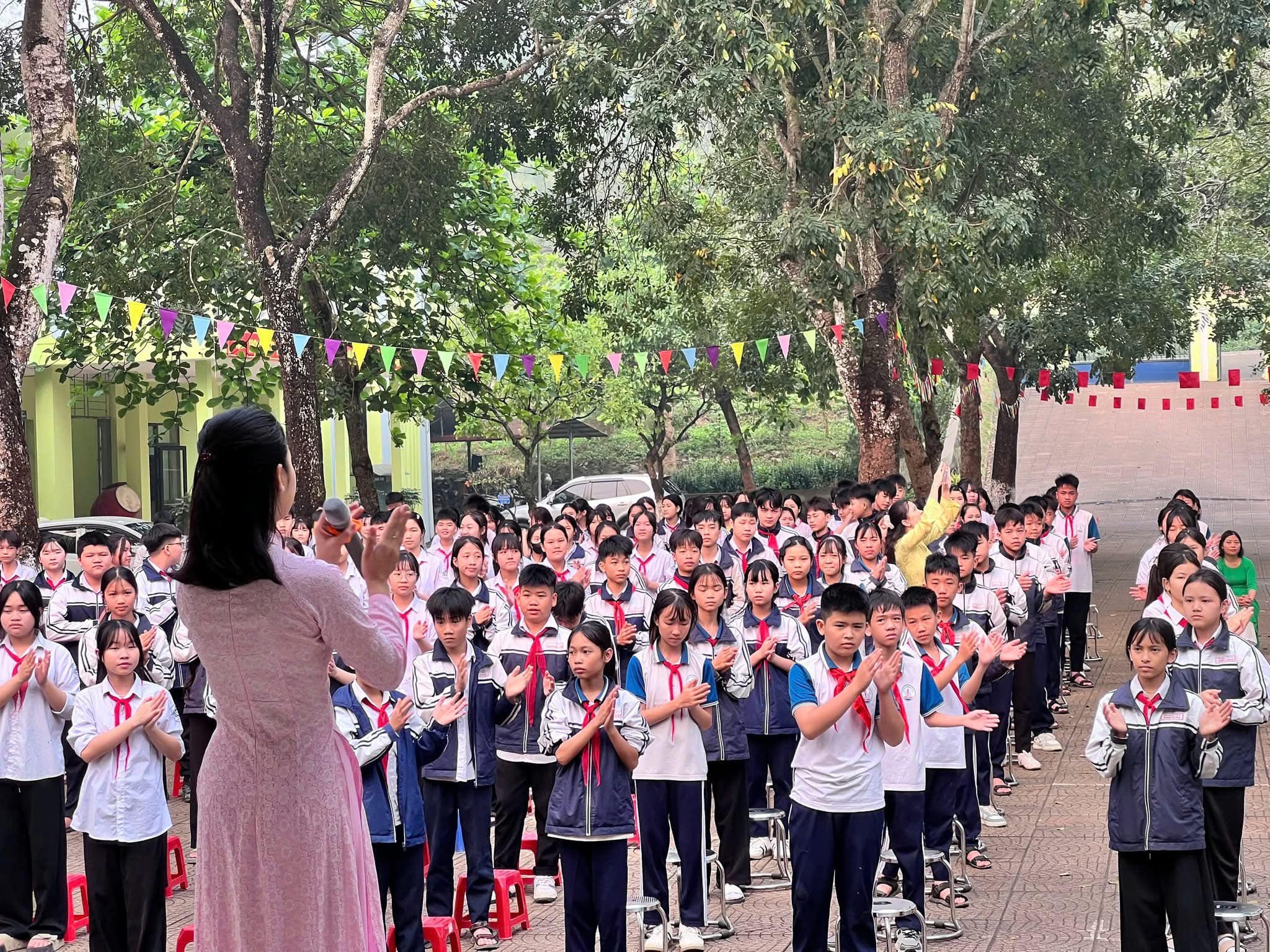 Trao đổi trực tiếp cùng học sinh