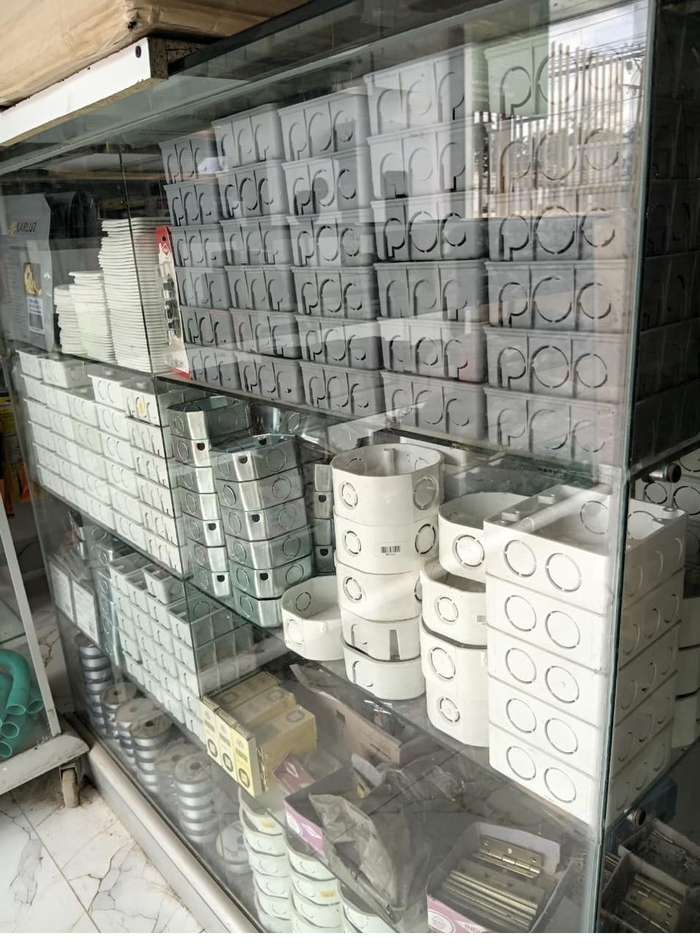 Cajas eléctricas metálicas y en PVC