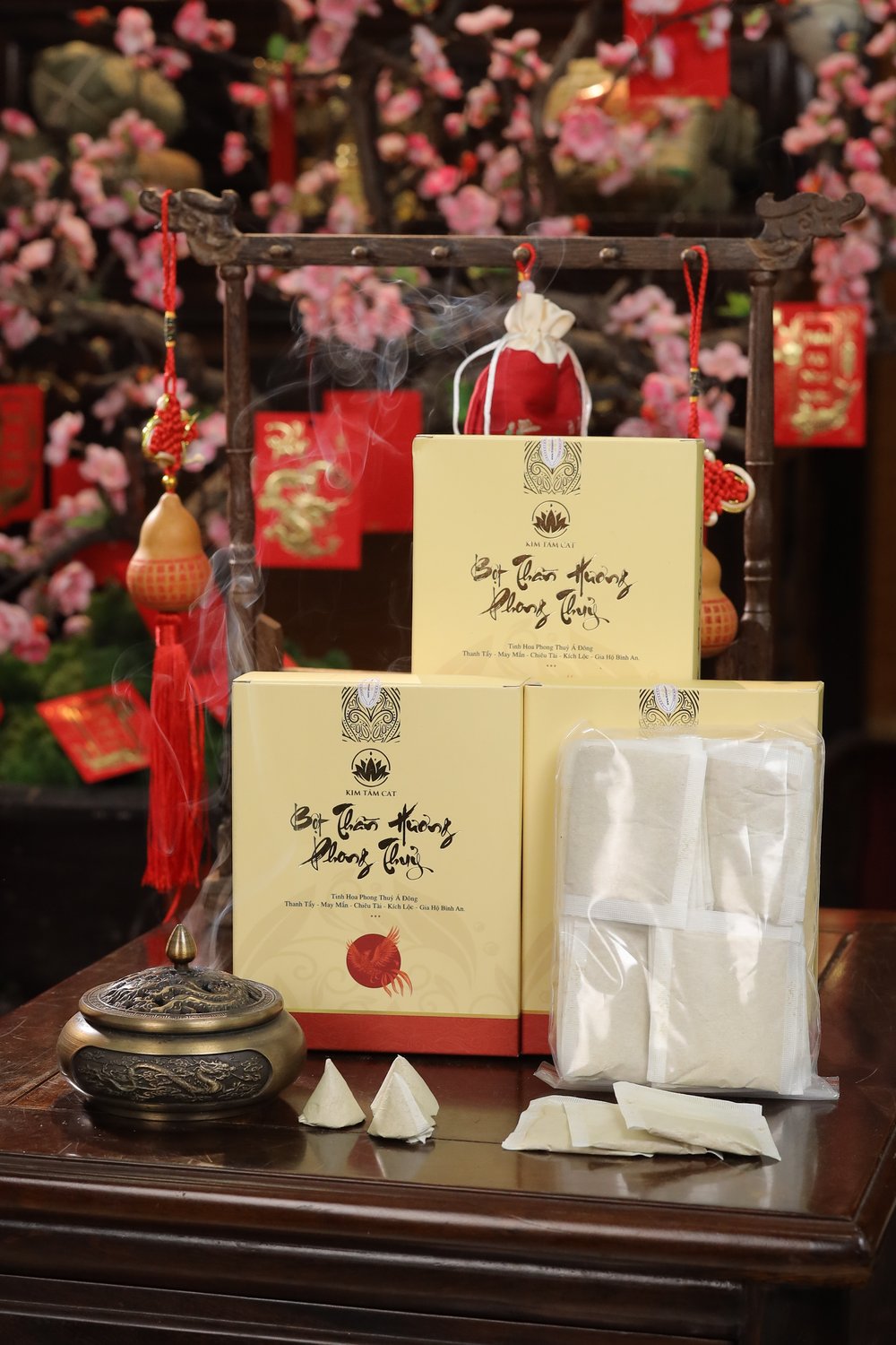 Bột và Nụ Thần Hương