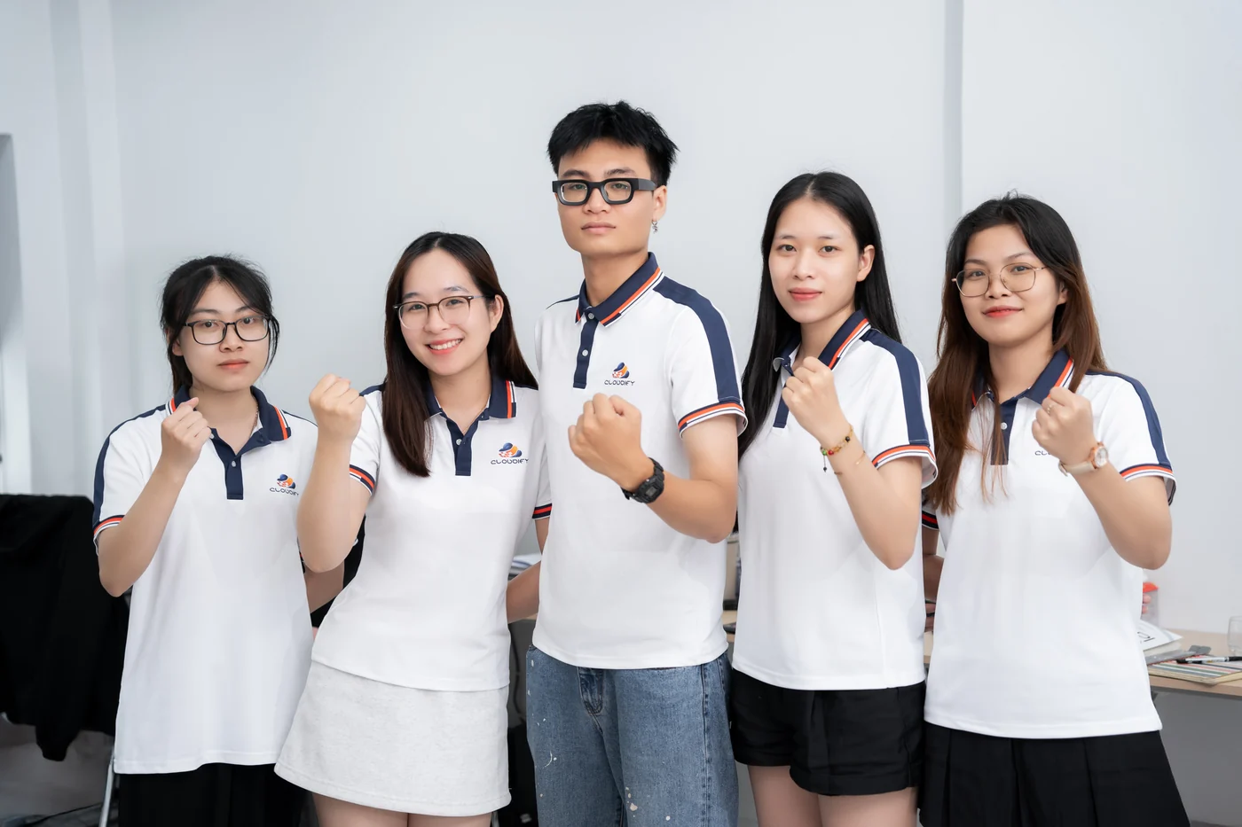 Đội ngũ Cloudify mặc đồng phục Dreamate