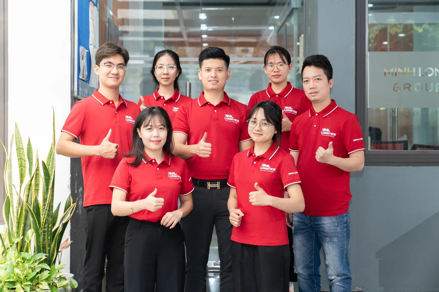 Đội ngũ Minh Long Logistics mặc đồng phục Dreamate