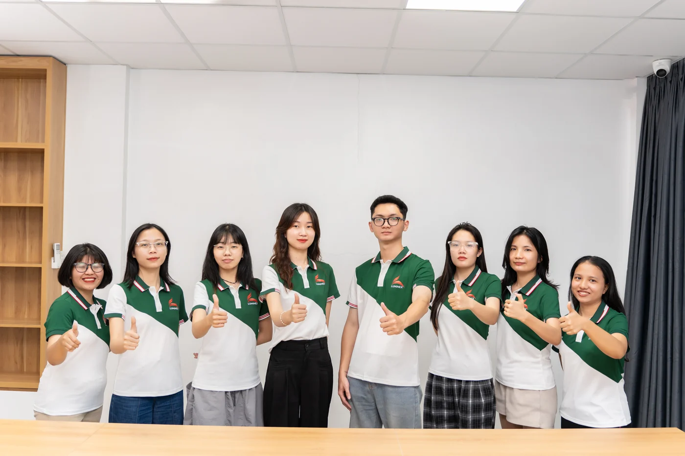 Đội ngũ Luminex mặc đồng phục Dreamate