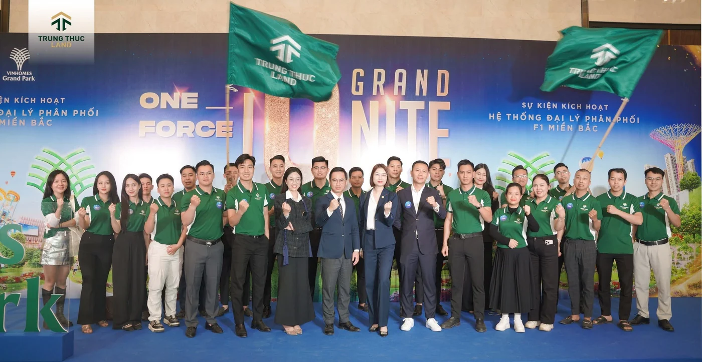 Đội ngũ Trung Thực Land mặc đồng phục Dreamate