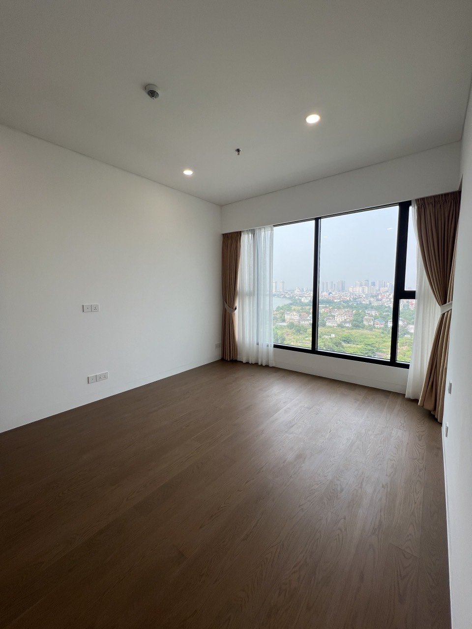 Bán căn chung cư The River, 3 phòng ngủ, 120 m2, giá 19.99 tỷ 