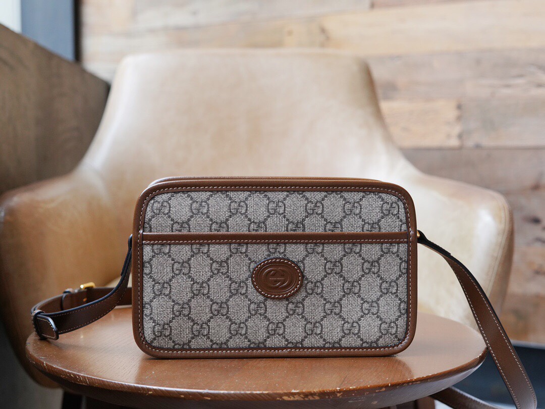 Túi đeo chéo Gucci Mini With Interlocking G Bag