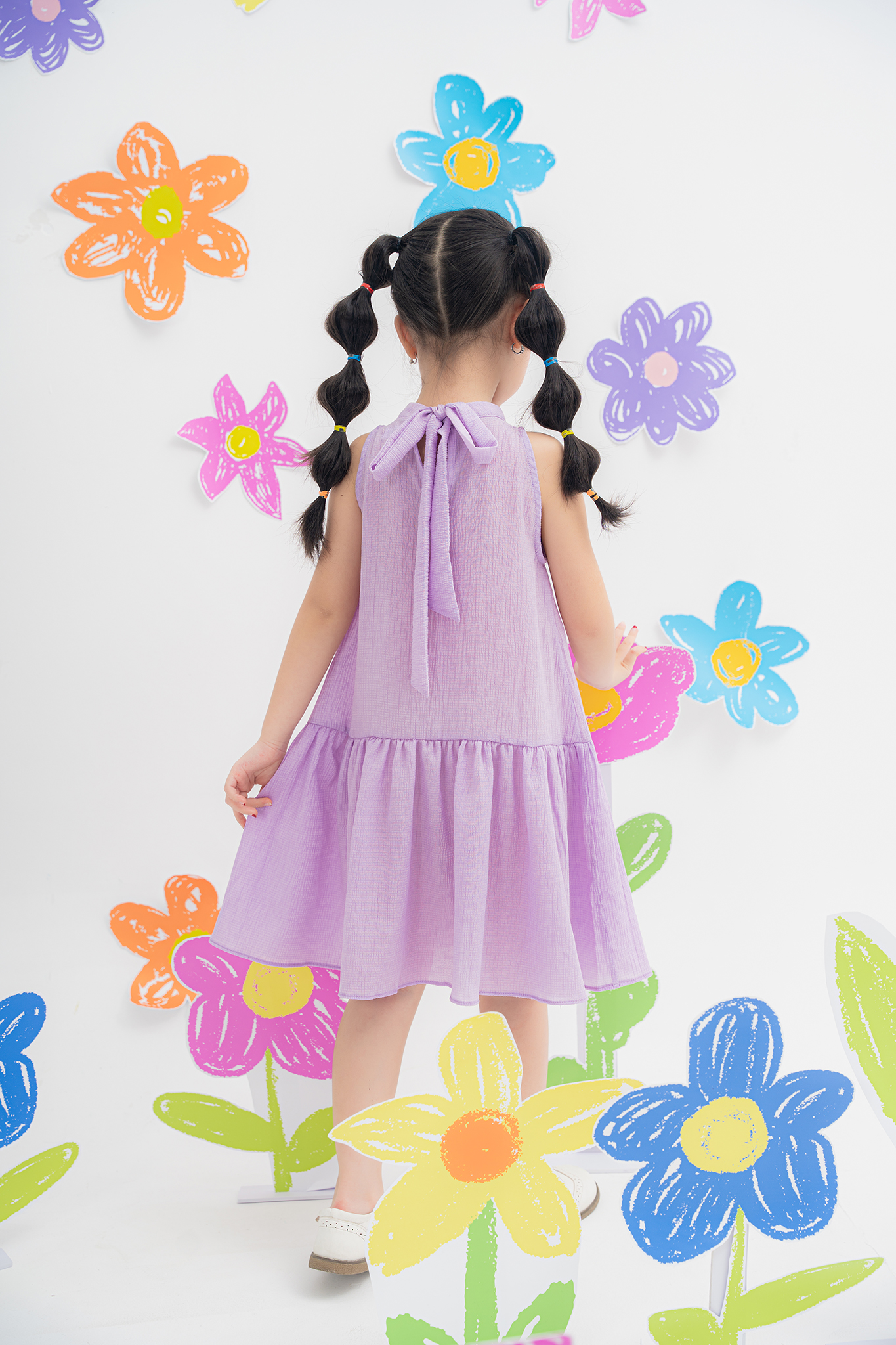 Váy cổ yếm gập ly trước