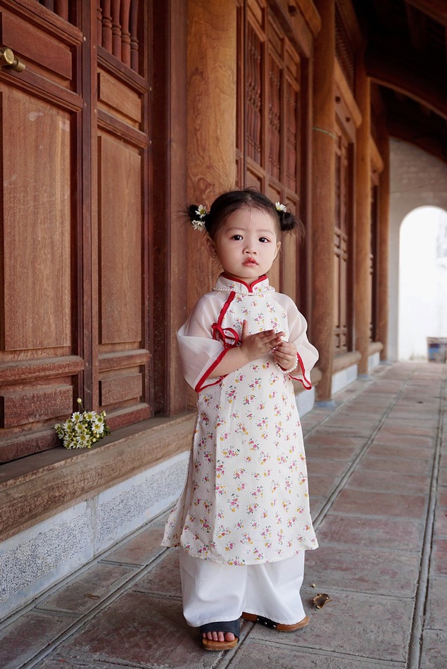 Áo dài cho bé gái dáng cách tân Anniebaby áo dài đôi mẹ và bé mặc Tết in hoa nhí Quần áo trẻ em AD23012