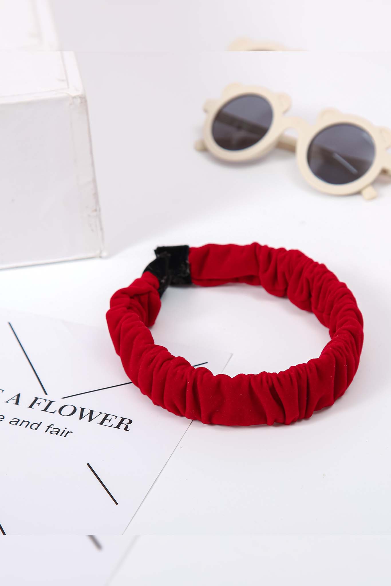 Xược bờm nhún bé gái chân bọc đen_thumbnail_1