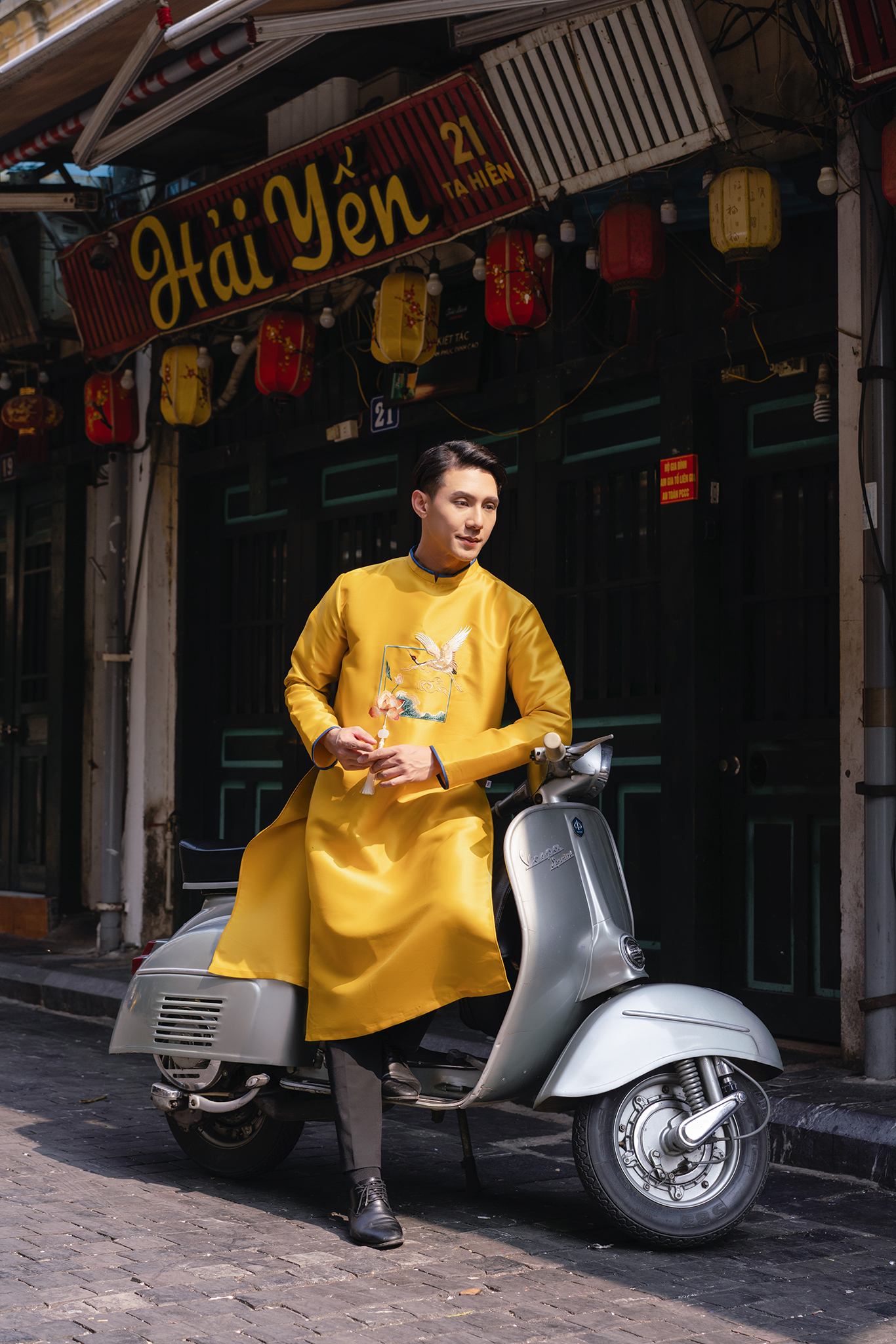 Áo dài bố thêu Sen hạc_thumbnail_6