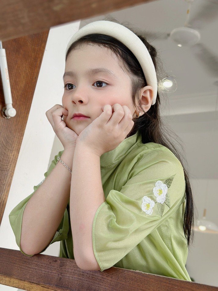 Áo dài voan tơ cho bé gái thêu hoa Magickids áo dài Tết truyền thống 4 tà cho bé từ 10 đến 36kg Quần áo trẻ em AD23029_thumbnail_8