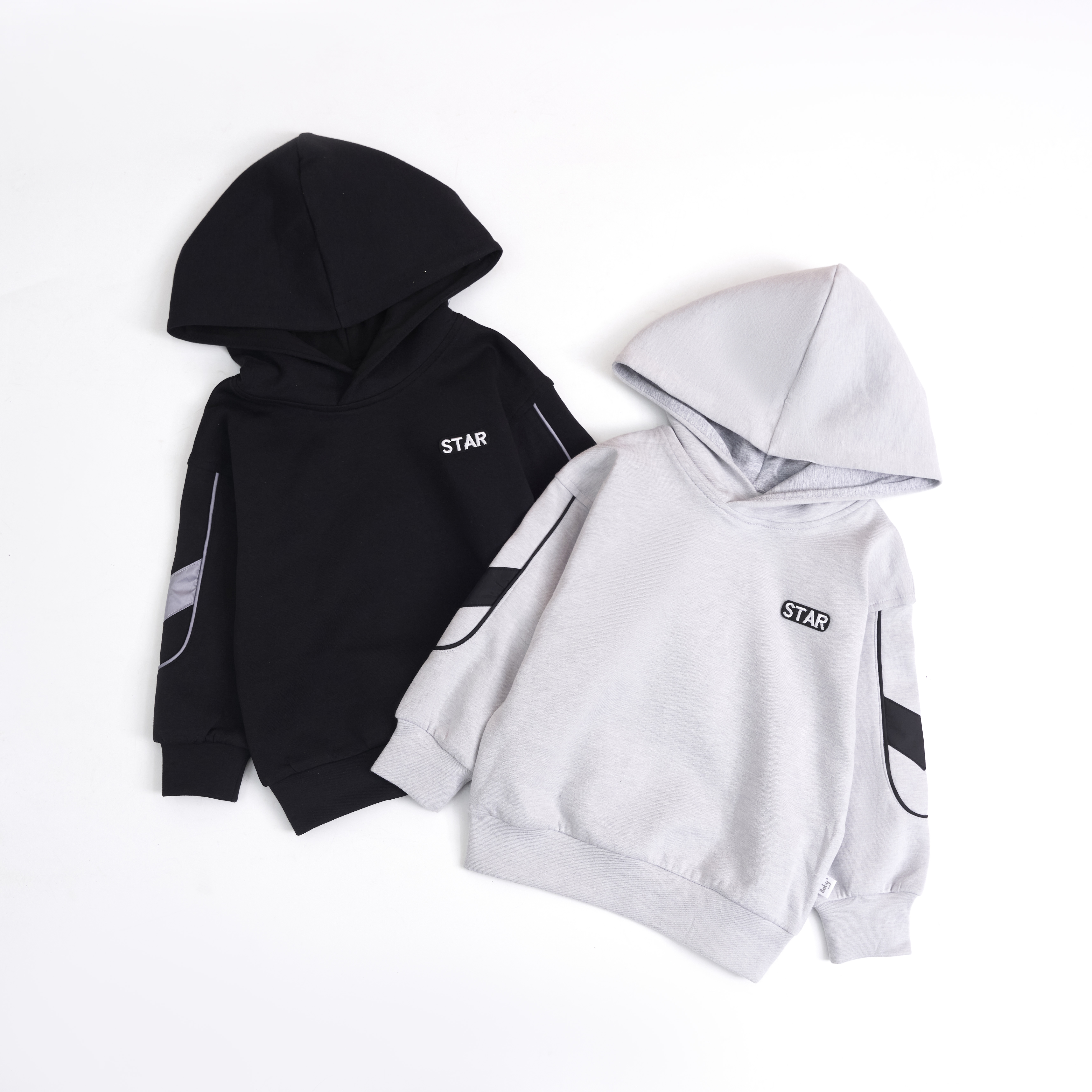 Áo nỉ phối vải gió trang trí tay