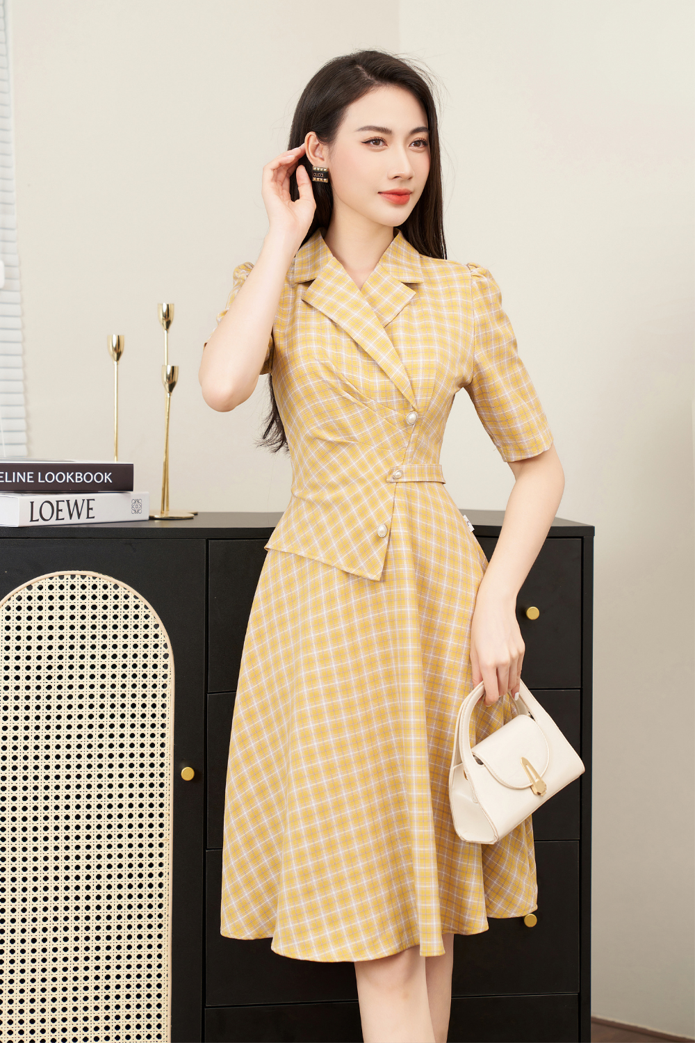 Đầm kẻ vàng 1 màu cổ vest