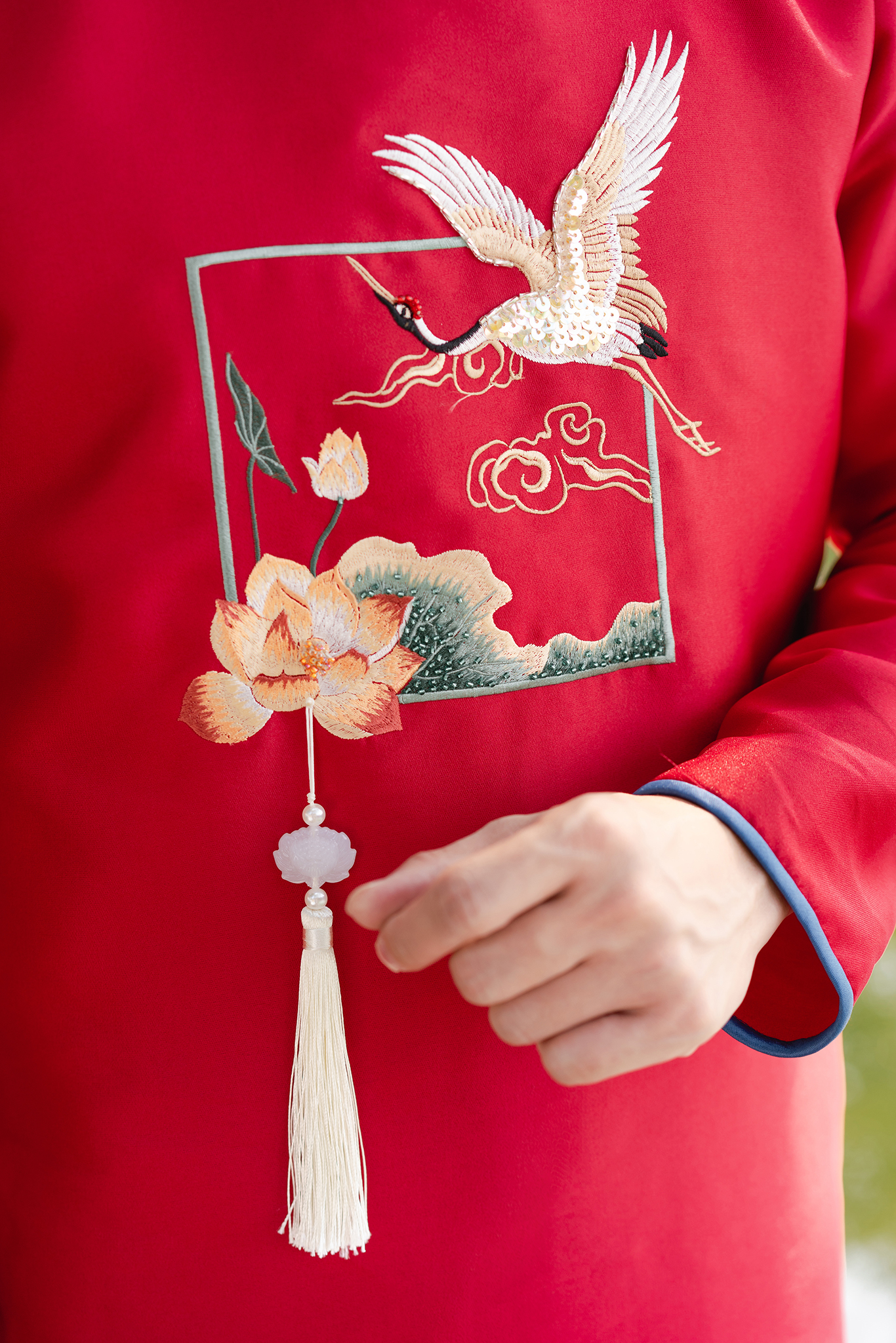 Áo dài bố thêu Sen hạc_thumbnail_10