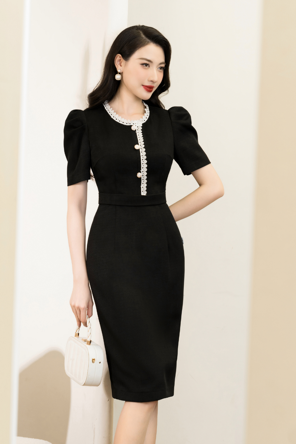 Đầm ôm dạ tweed đen phối viền ren trắng