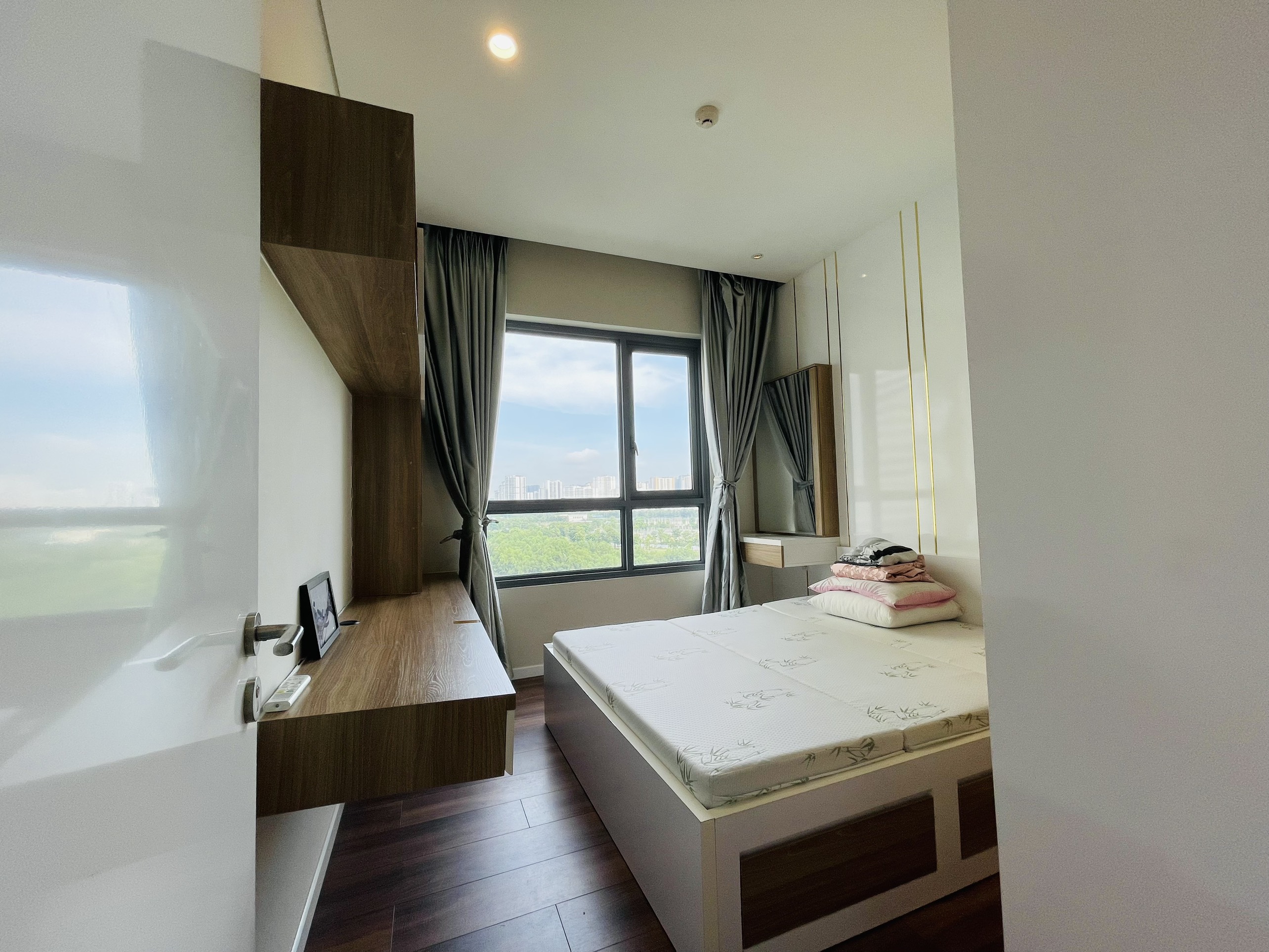 Tin thật 100% - Chuyển nhượng siêu phẩm căn hộ 2PN, giá kịch sàn, view cực đẹp tại The River_thumbnail_1