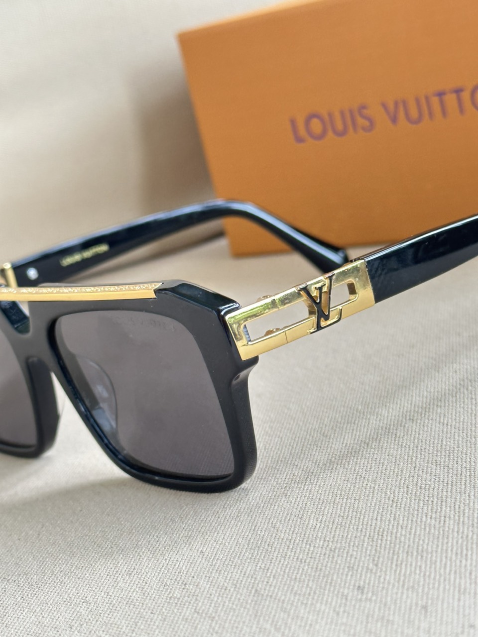Mắt Kính LV Dáng Vuông 1.1 Mascot Pilot_thumbnail_4