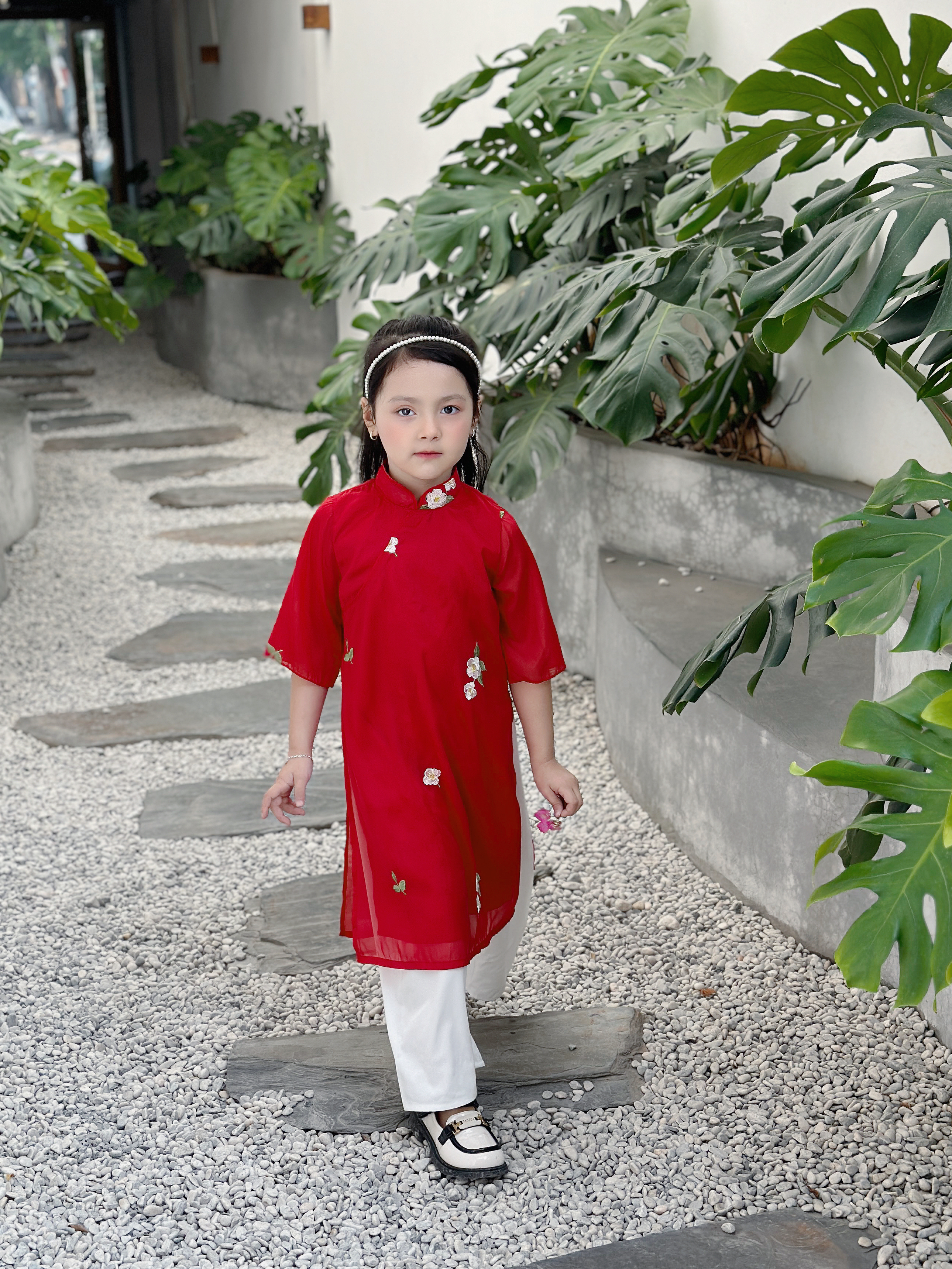 Áo dài voan tơ cho bé gái thêu hoa Magickids áo dài Tết truyền thống 4 tà cho bé từ 10 đến 36kg Quần áo trẻ em AD23029_thumbnail_6