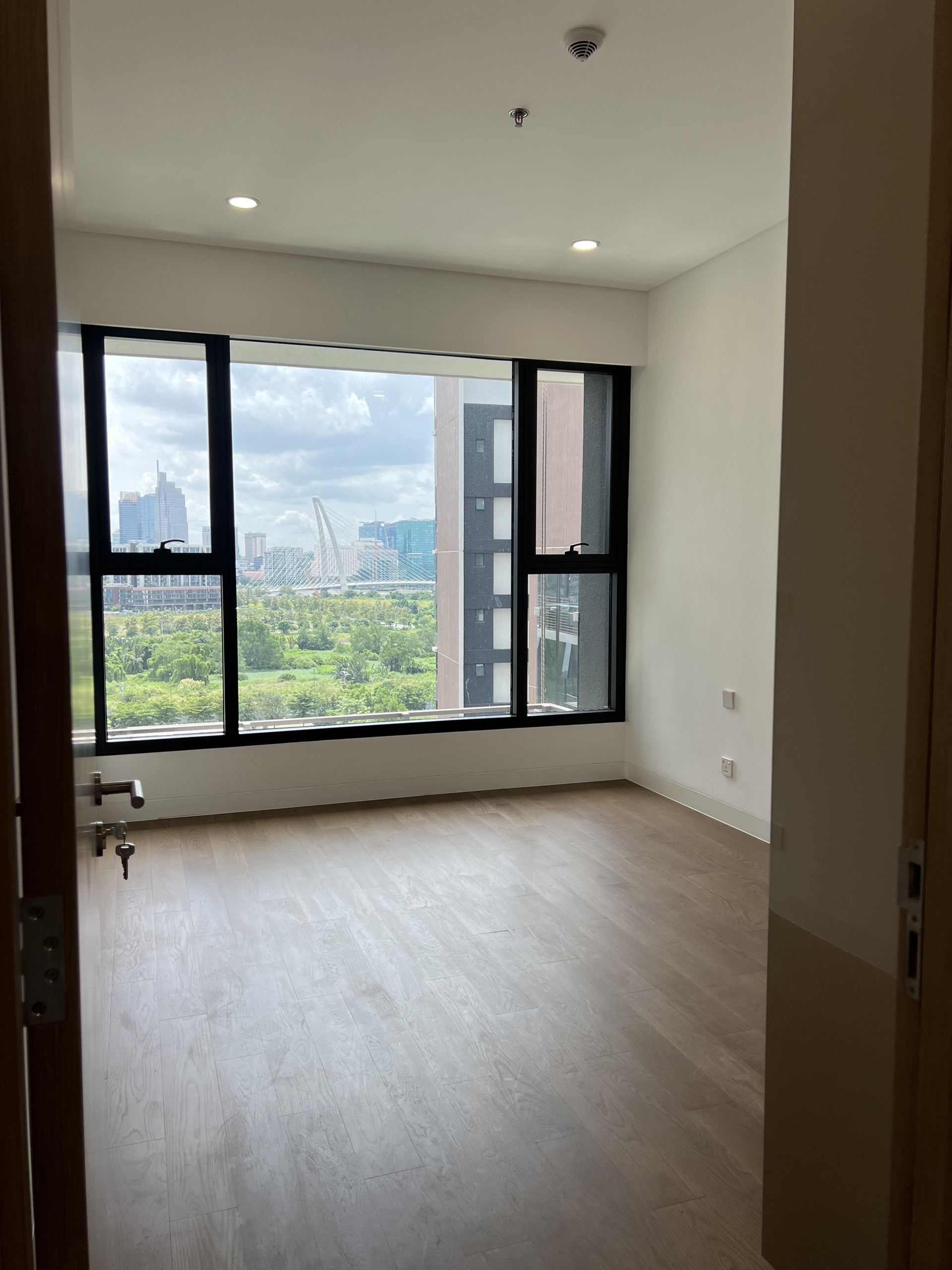 The River Thủ Thiêm cho thuê căn hộ 2PN full nội thất trending, nhà mới. Giá thuê chỉ 35tr/th_thumbnail_2