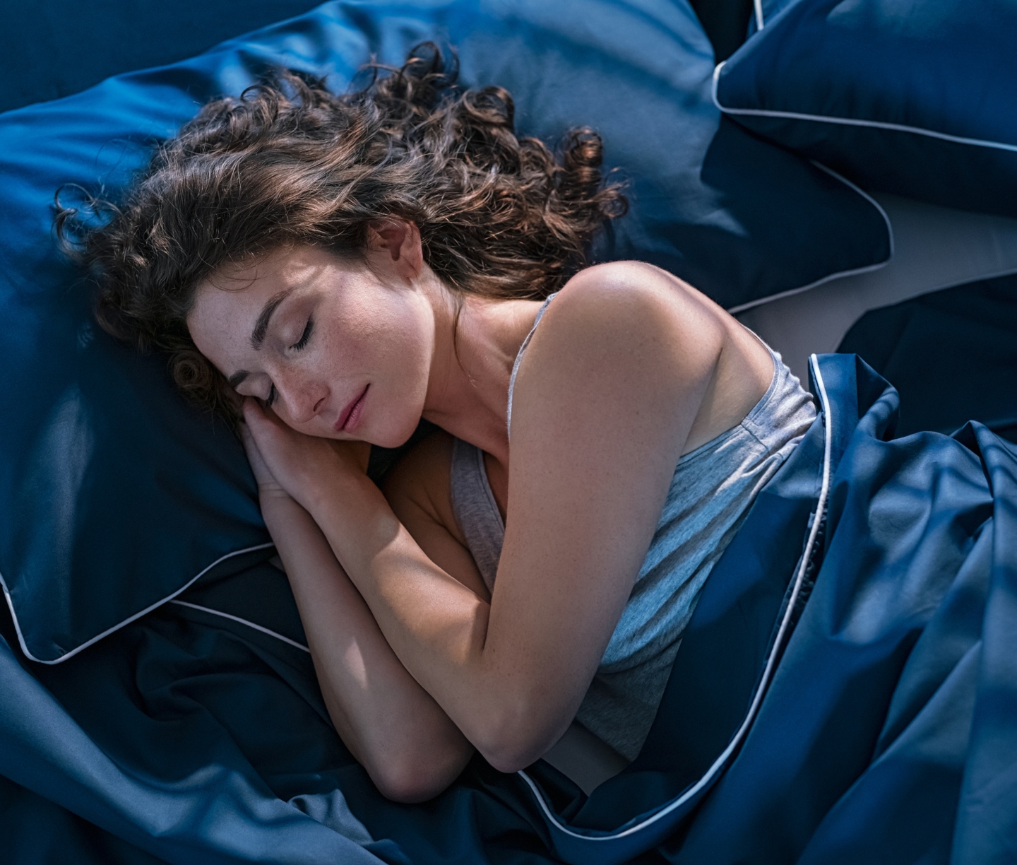 Tránh căng thẳng kéo dài và đảm bảo ngủ đủ giấc
