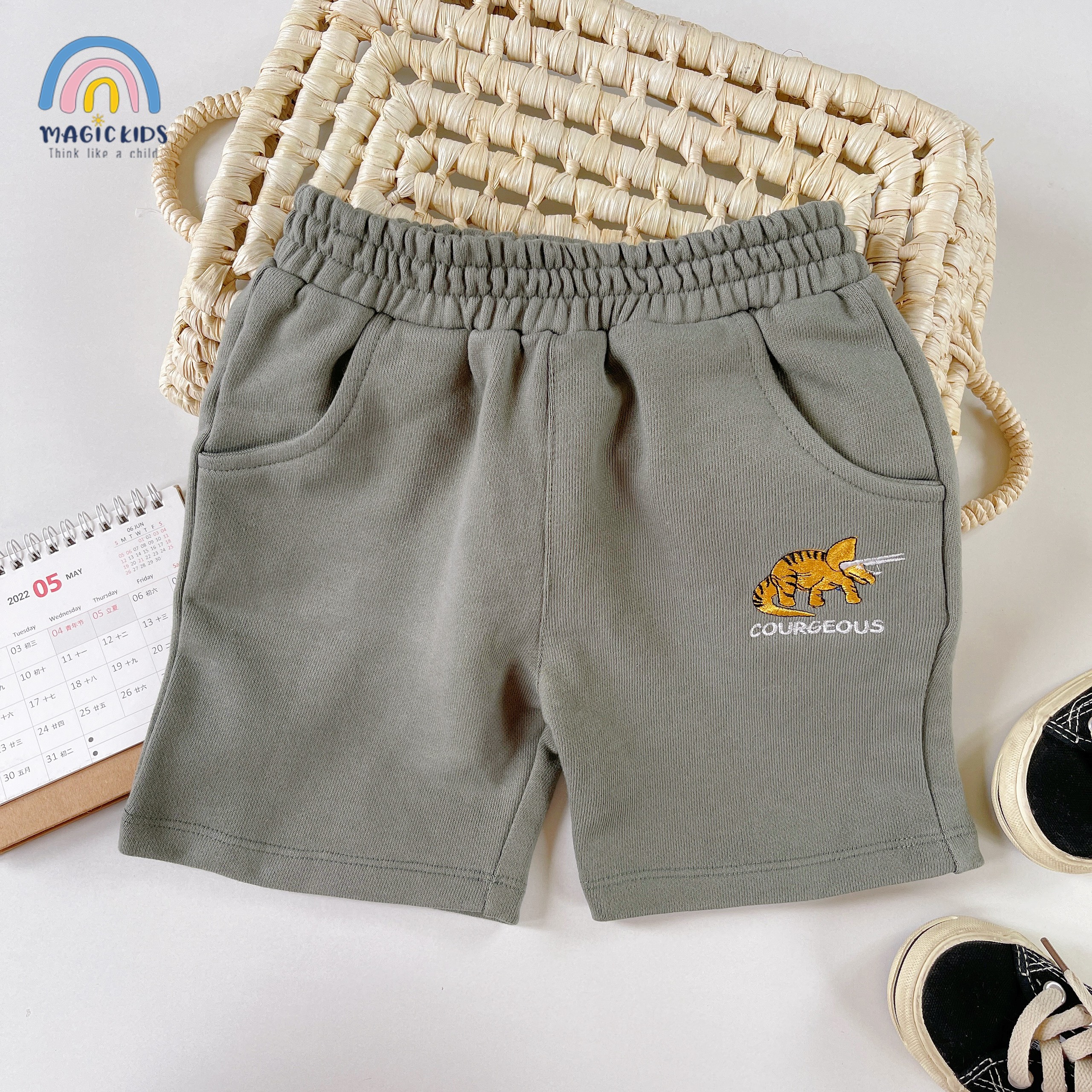 Quần short đùi ngắn trẻ em thêu khủng long cho bé trai đi chơi đi học Magickids Quần áo trẻ em thoáng mát QĐ22009