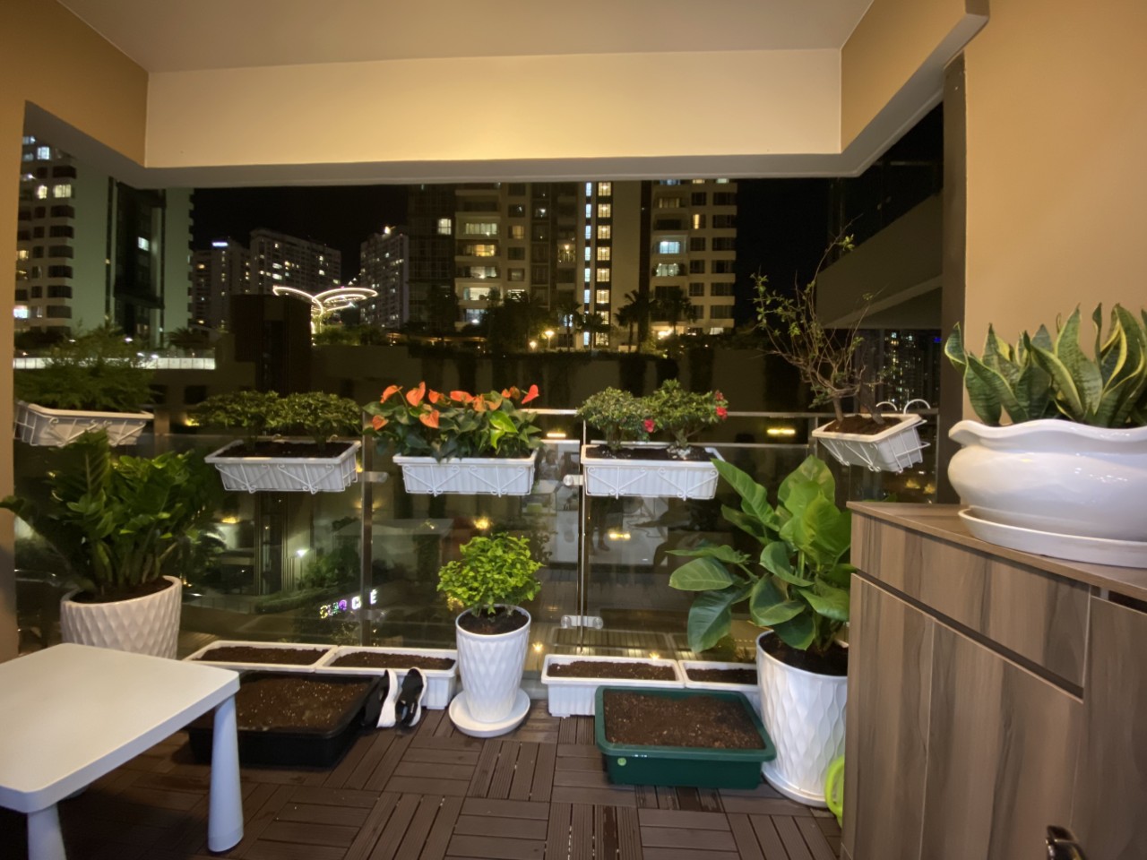 Bán căn hộ 2 phòng ngủ - căn góc - Tầng 8 - Sẵn hợp đồng thuê 38tr/tháng - nội thất full xịn xò