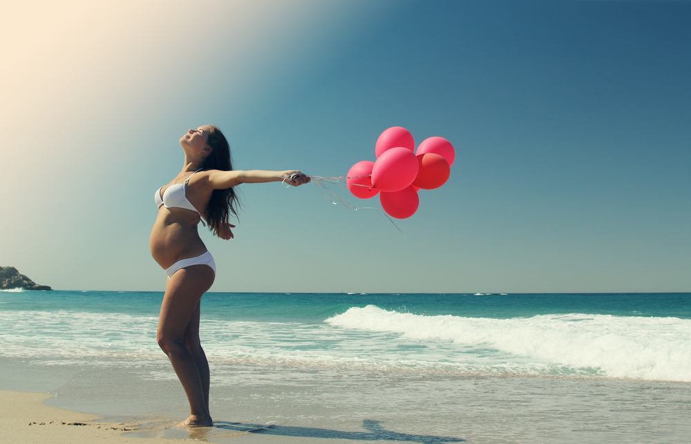 Chụp ảnh bầu đứng tr&ecirc;n biển