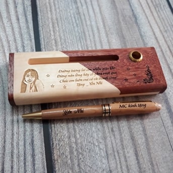 Combo CBB06: Bút gỗ xoay + Hộp bút có rãnh 2 màu