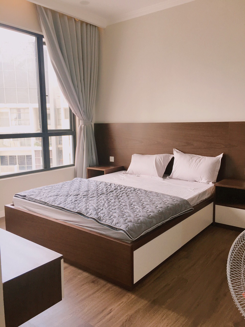 Căn hộ 2PN - Tầng siêu cao - View hồ bơi - Full nội thất - Giá thuê 38 triệu