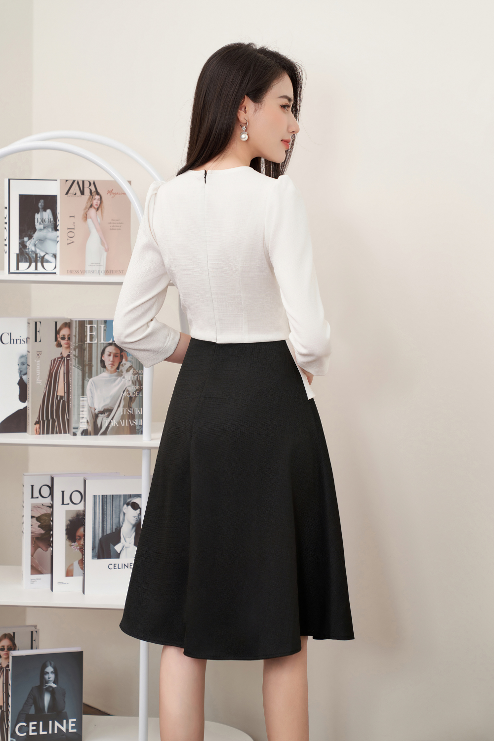 Đầm dạ trắng peplum tay dài phối chân xòe 1 màu