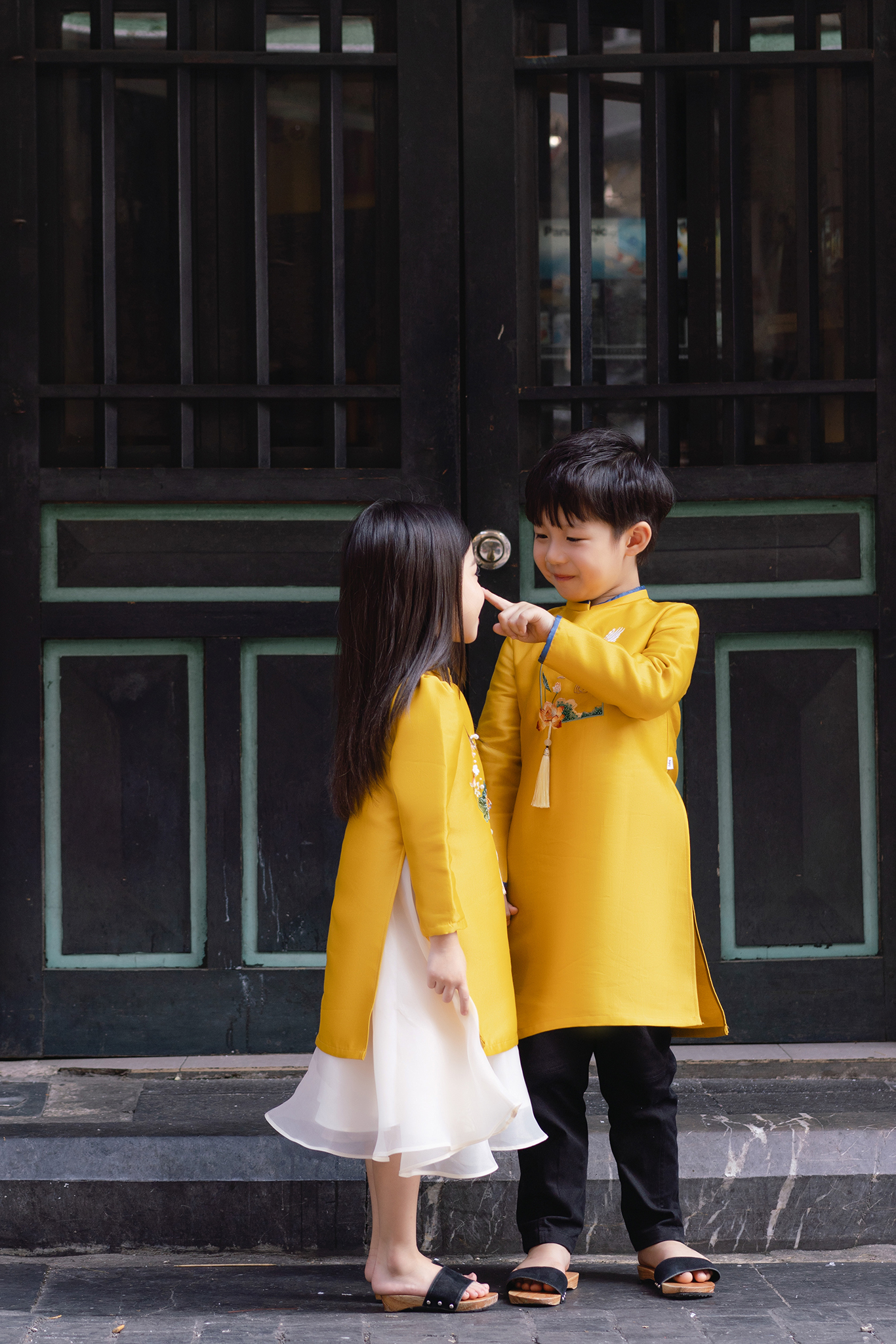 Áo dài bé thêu Sen hạc_thumbnail_3