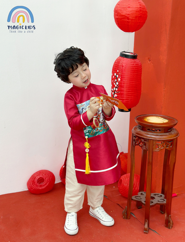 Áo dài Tết cho bé trai 2 3 4 5 6 7 8 9 10 tuổi mẫu  2024 Magickids in Lân chất taffa kèm dây treo Quần áo trẻ em AD22007_thumbnail_2